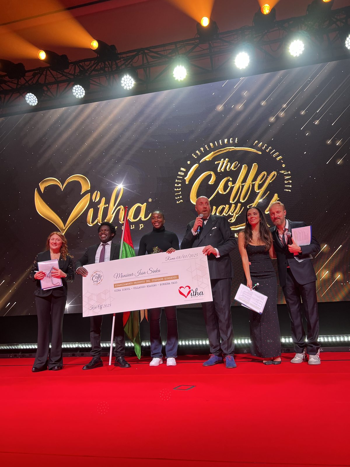 Premiazione di Issa Sinka al Kick Off Vitha Group